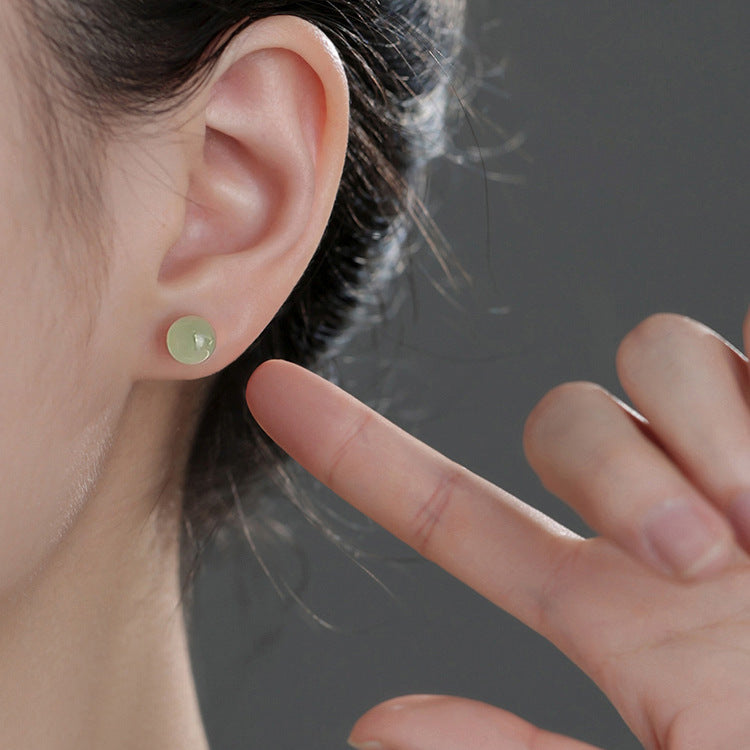 Women's Retro Style High Sense Niche Temperament Simple Compact Stud Earrings
