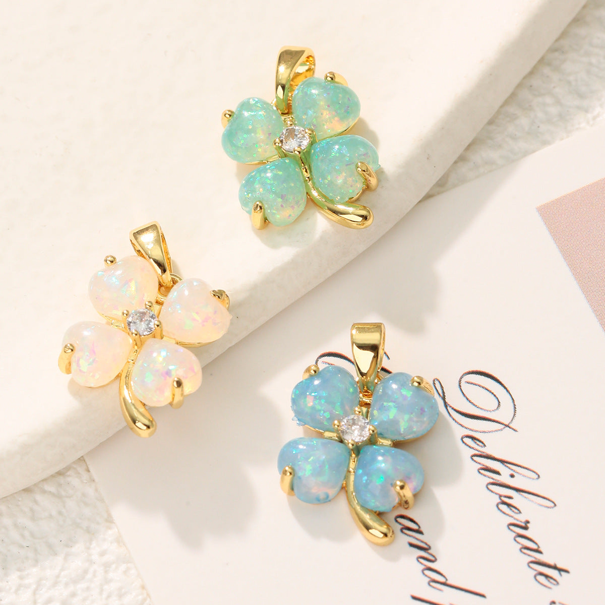 Light Luxury Four-leaf Clover Gold Inlaid Zircon Pendants