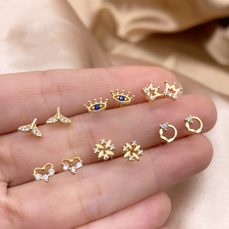 Women's Needle Trendy Small Gold Crowns Personality Simple Stud Earrings