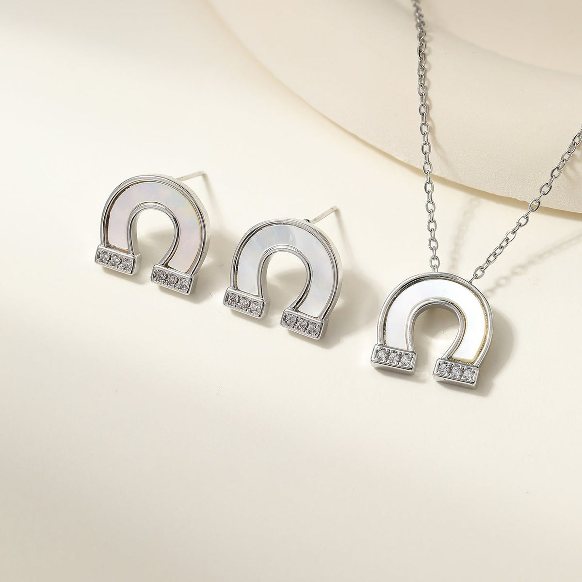 Women's Clover Diamond In The Debris Butterfly Necklaces