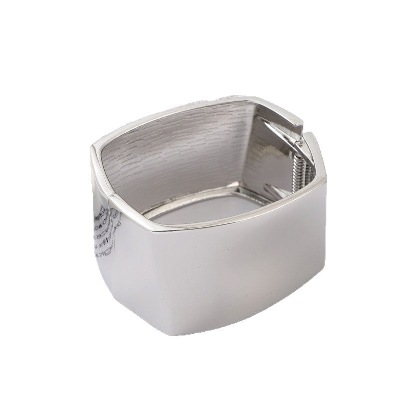 Alloy Punk Fashionable Golden Geometric Personality Bracelets