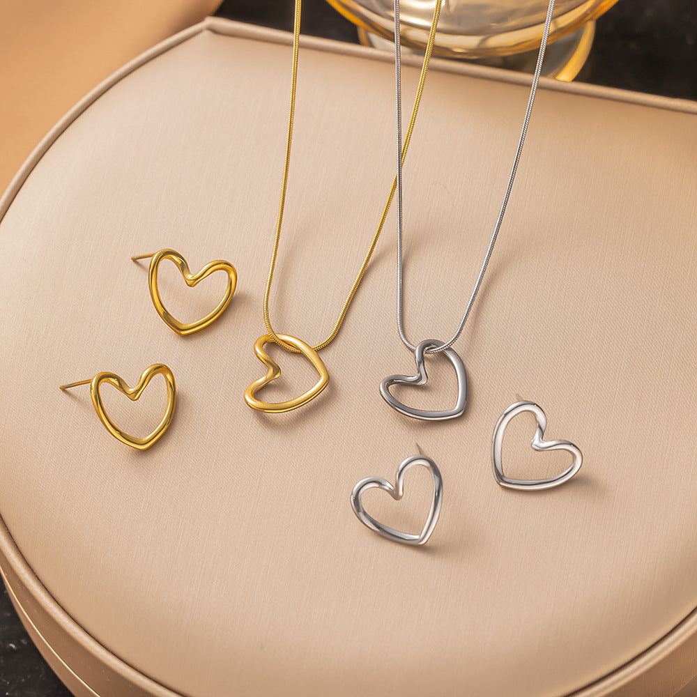 Women's Luxury Minority Hollow Heart For Korean Style Simple Design Clavicle Necklaces