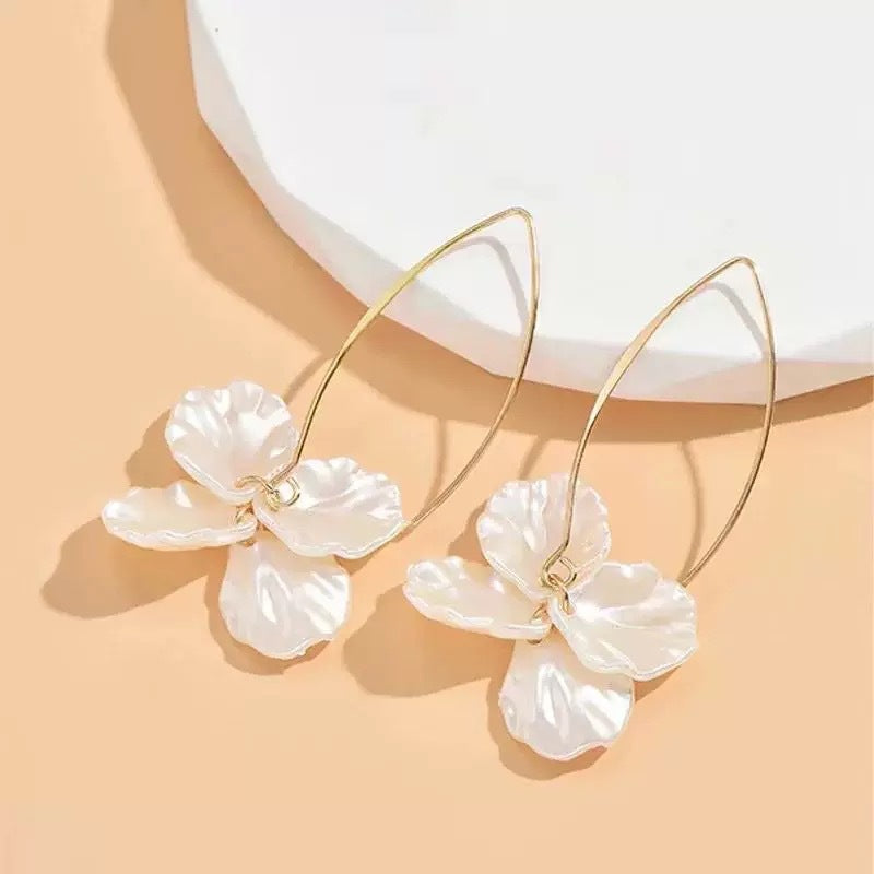French Romantic Light Luxury Simplicity Petal Earrings