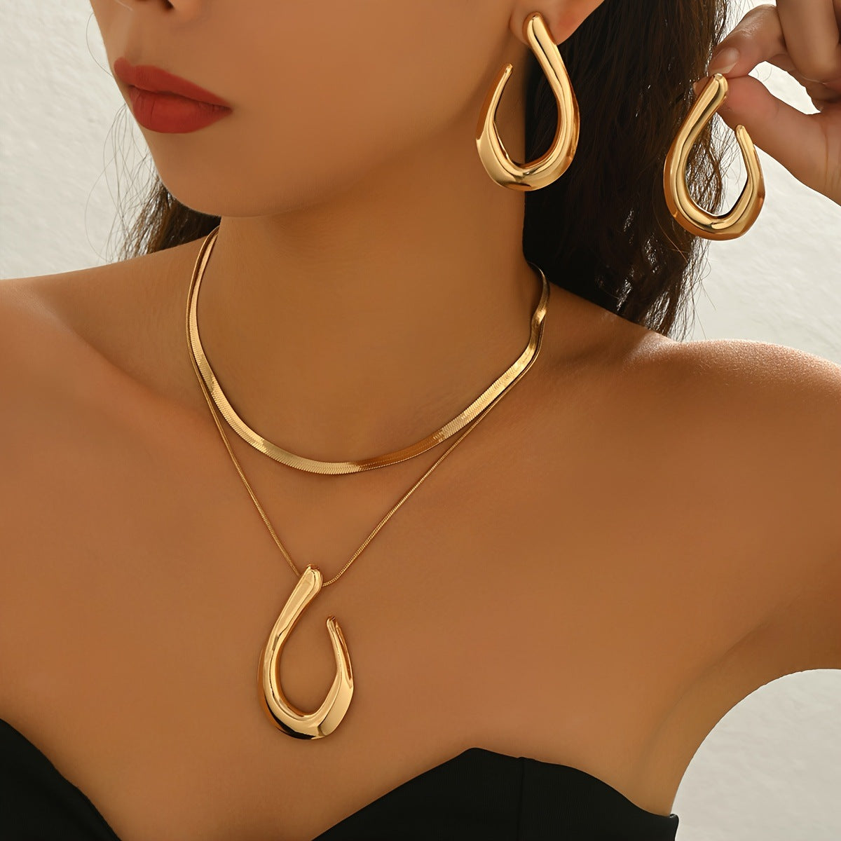 Women's Cold Style Gold Irregular Fashion Geometry Pattern Necklaces