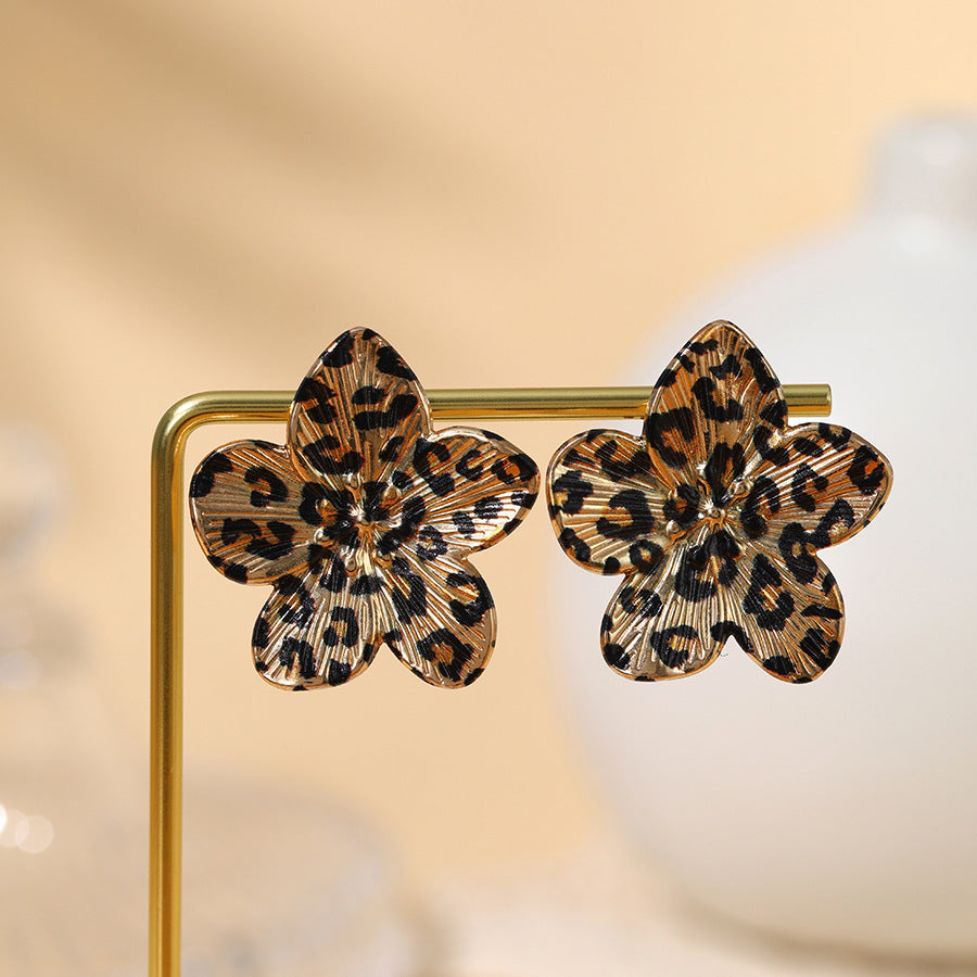 Women's Beach Style Retro Exaggerated Golden Scallop Versatile Creative Shell Starfish Earrings