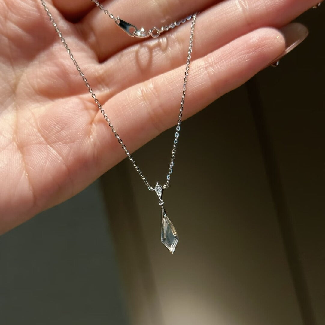 Diamond-shaped Water Drop White Crystal Clavicle Necklace