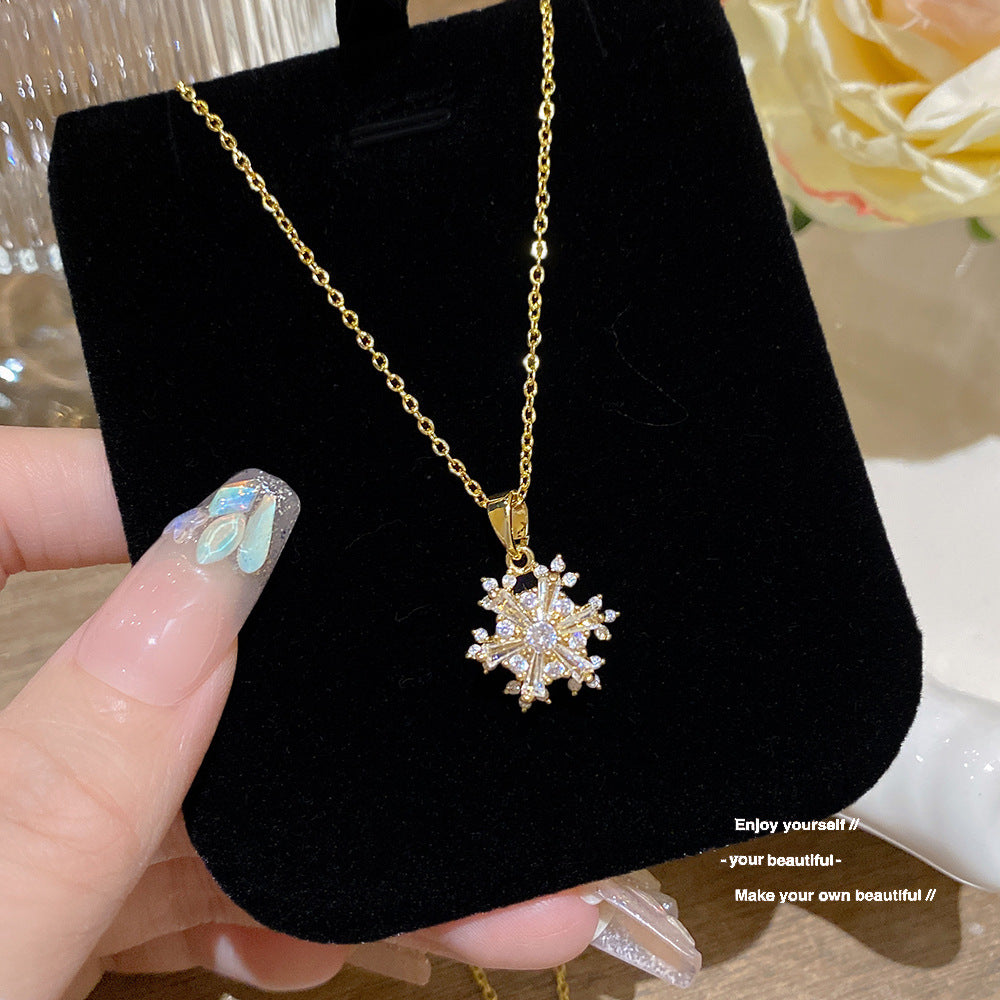 Personalized Fashion Rotating Four-leaf Light Luxury Minority Design High Sense Necklaces