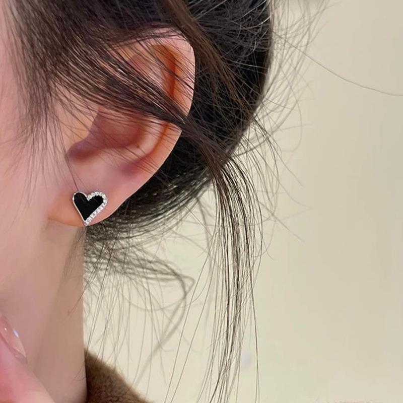 Cold Style Sweet Cool Black Heart Shape With Diamond Stud Earrings