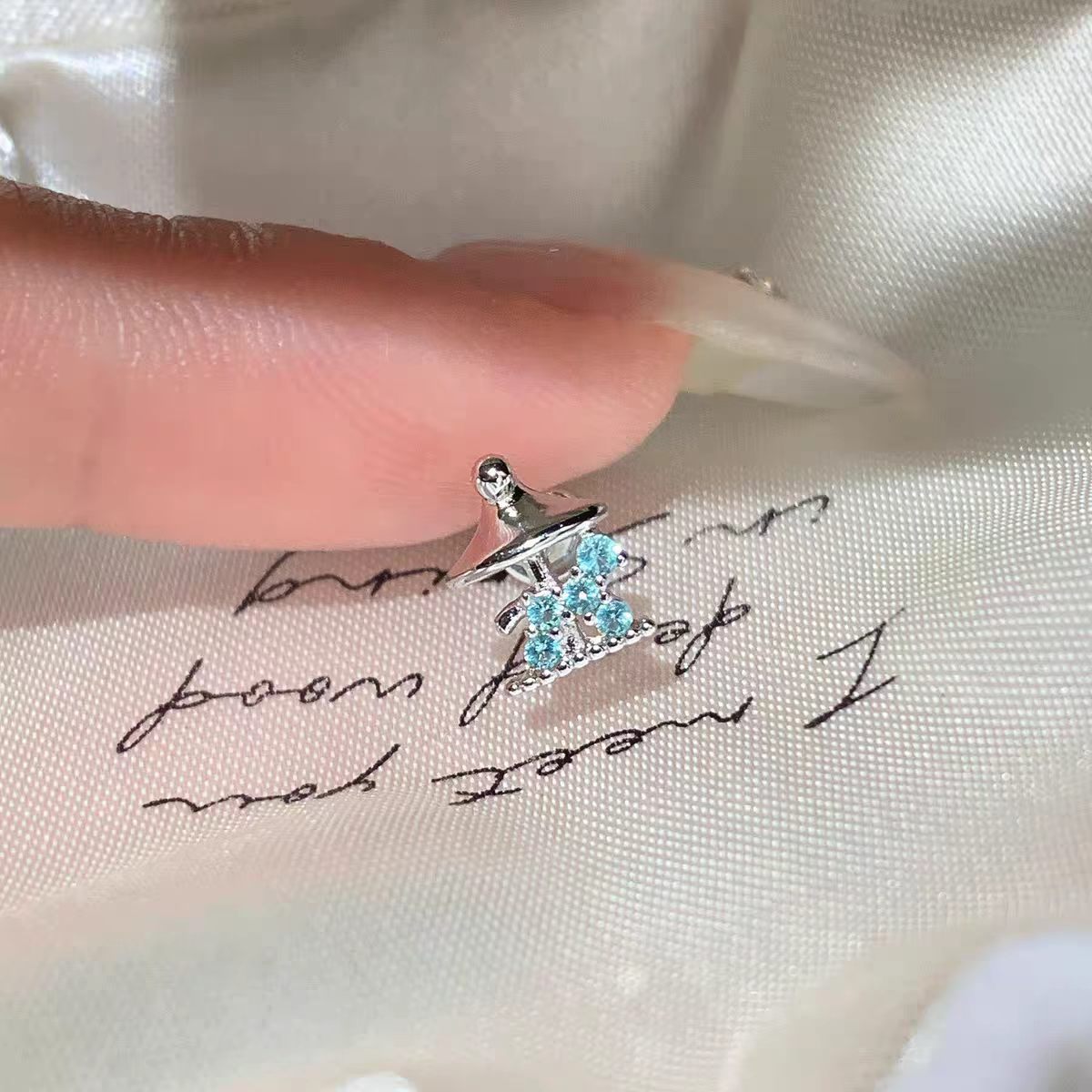 Pa Green Zirconium Umbilicaria Bone Nail Collection Earrings