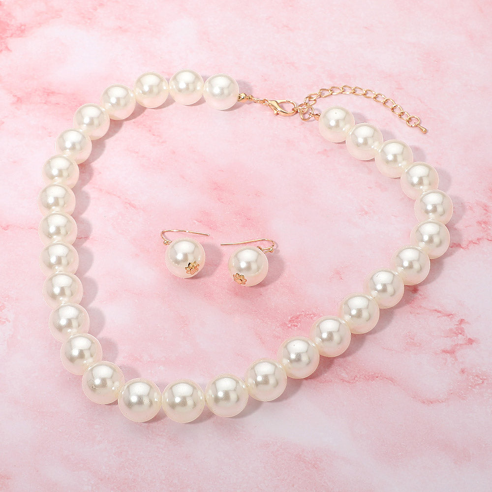 Classic Pearl Beaded Necklace