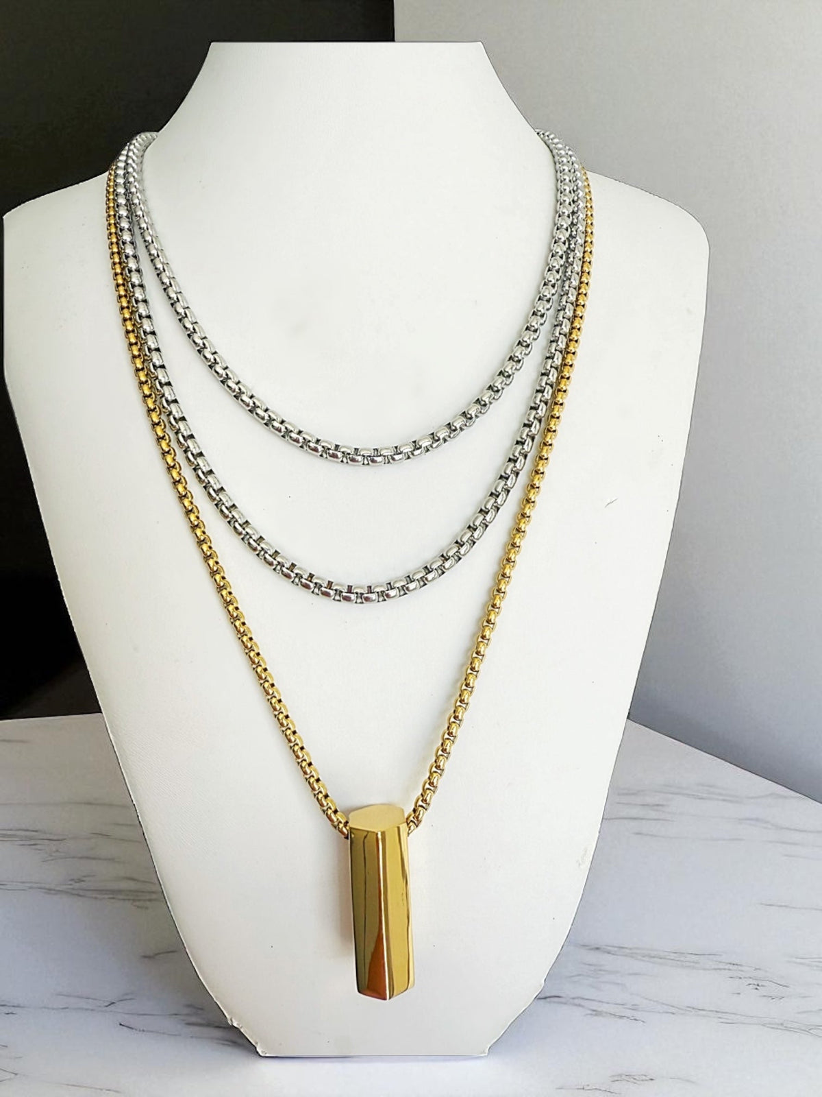Ali two tones layers necklace