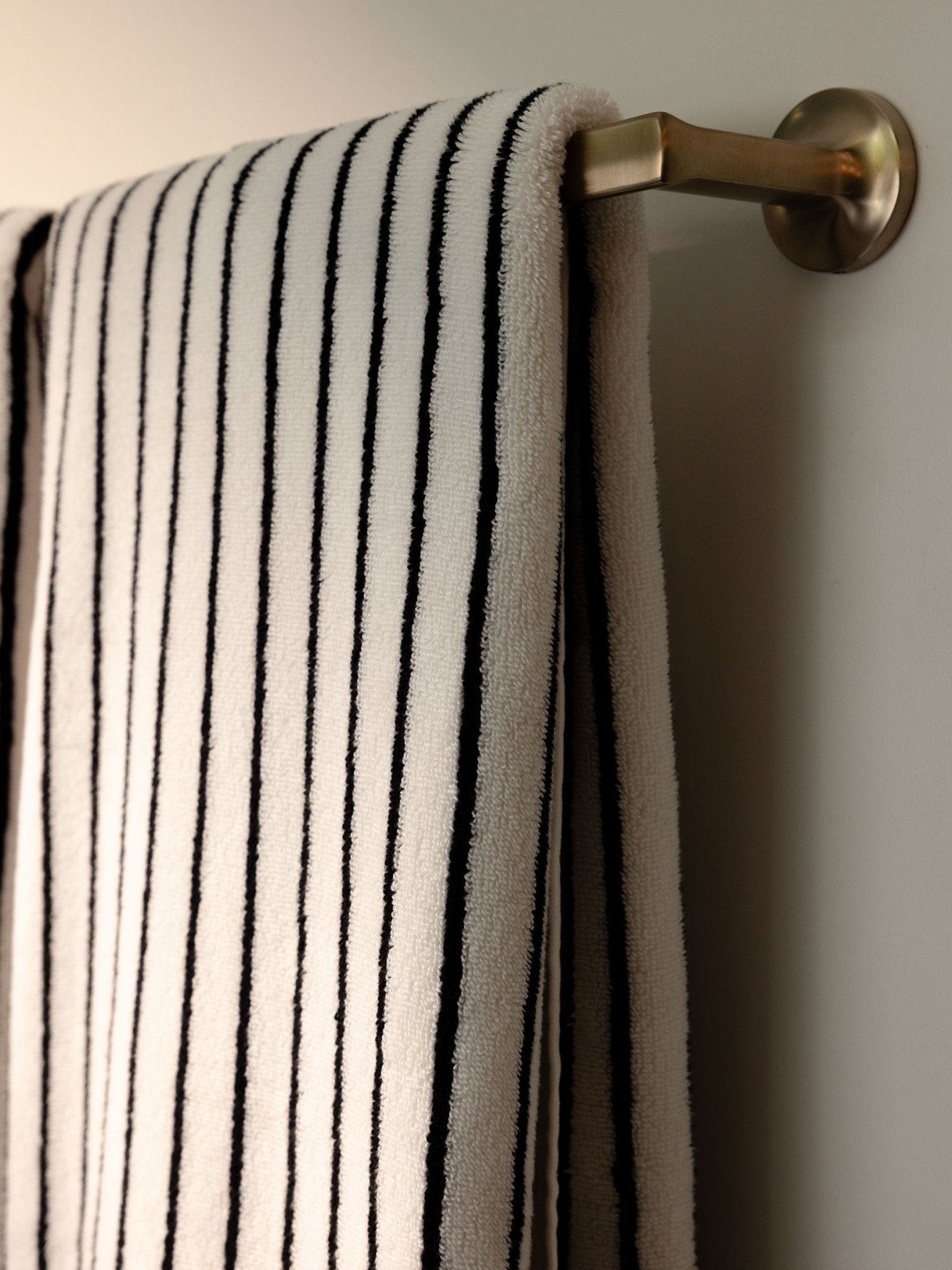 Luxe Bath Towels by Cozy Earth at Shirley Shoppe