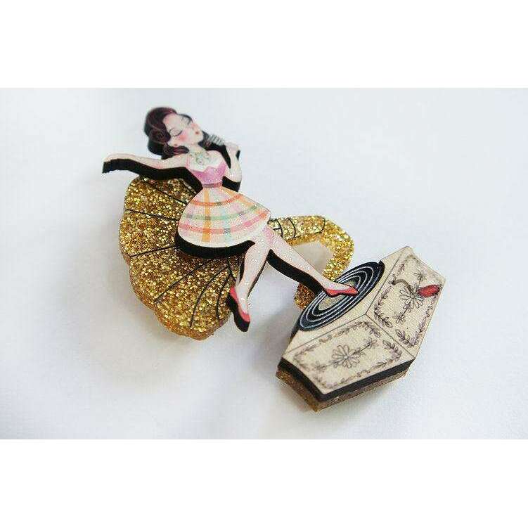 Pin Up Singer w/ Victrola Brooch by Laliblue